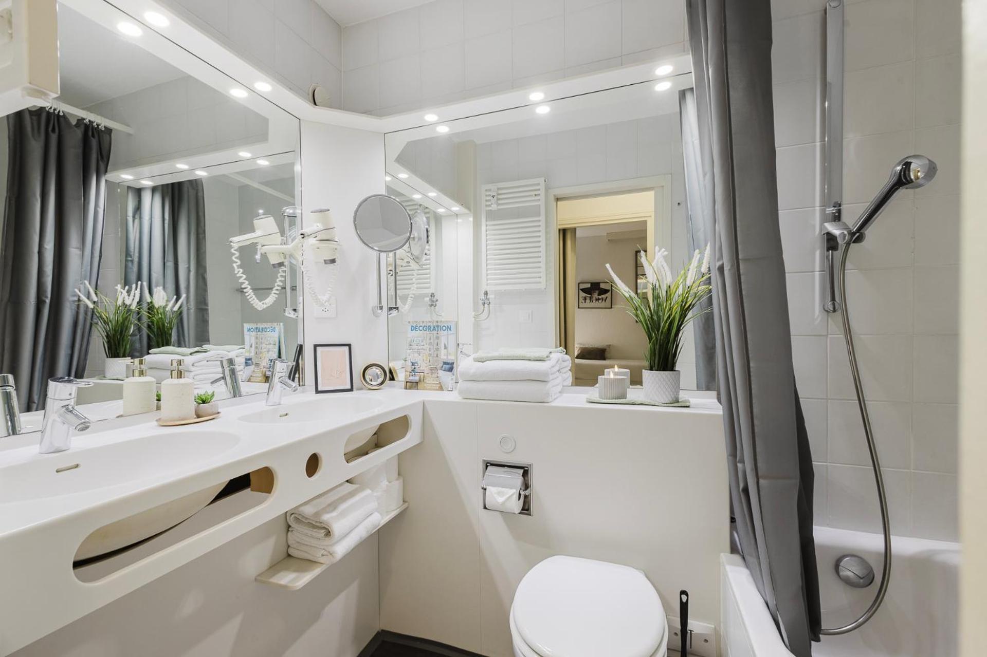 Luganersee, Pool, Strand, Parkplatz, Suite 204 Bissone Eksteriør billede